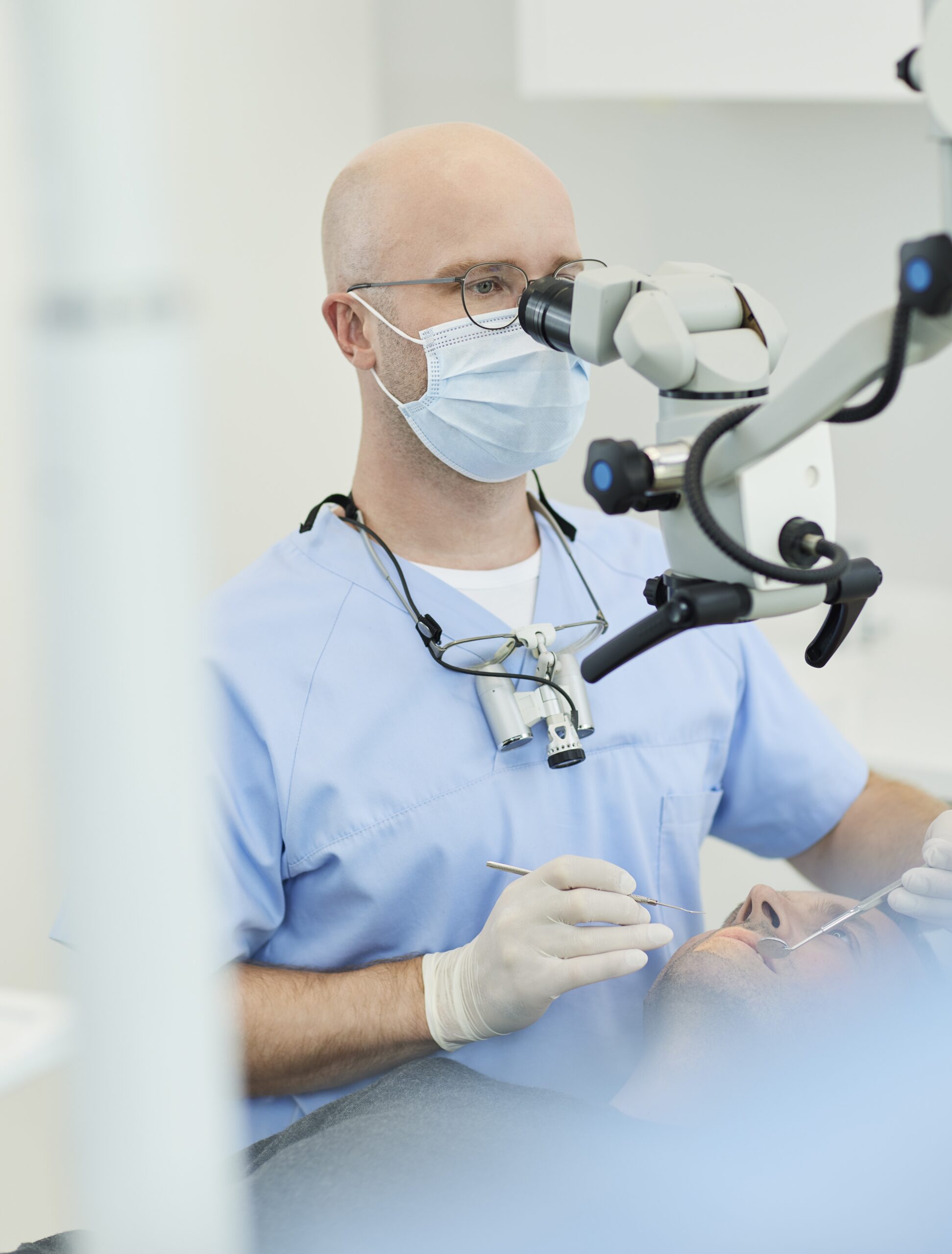 Einfühlsame Behandlung von Angstpatienten in der Zahnarztpraxis Dr. Kracht in Duisburg